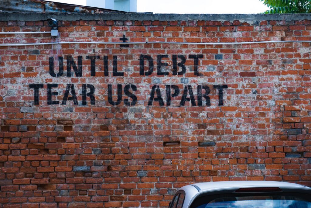 ¿Debo pagar una deuda o ahorrar?