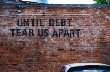 ¿Debo pagar una deuda o ahorrar?